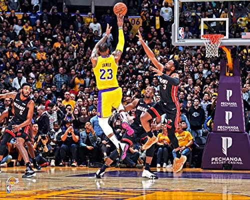 LeBron James, a Los Angeles Lakers Lőtt Több mint Wade Aláíratlan Fotó - Eredeti NBA Művészet, Nyomatok